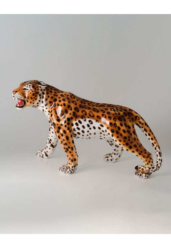 Leopardo andando